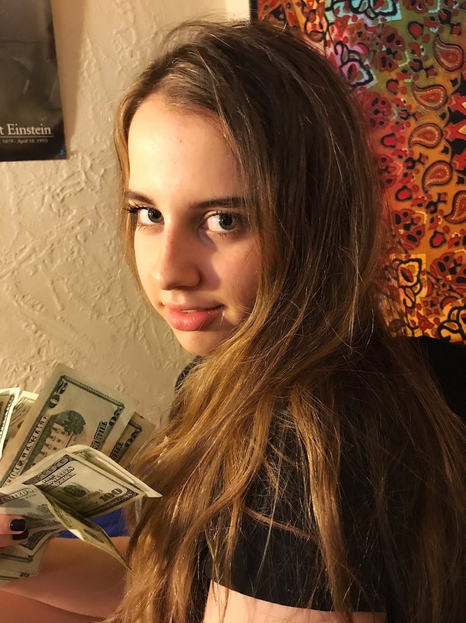 Princess Violette🍓LA on Twitter: "💝💝💝 Doesn't it look SO much better in my pretty hands? Loser's