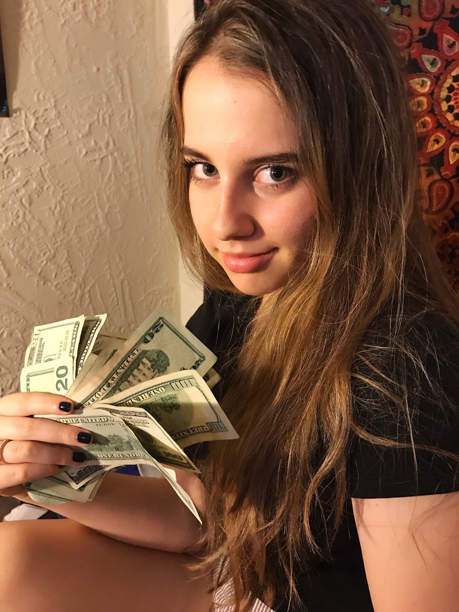 Princess Violette🍓LA on Twitter: "💝💝💝 Doesn't it look SO much better in my pretty hands? Loser's