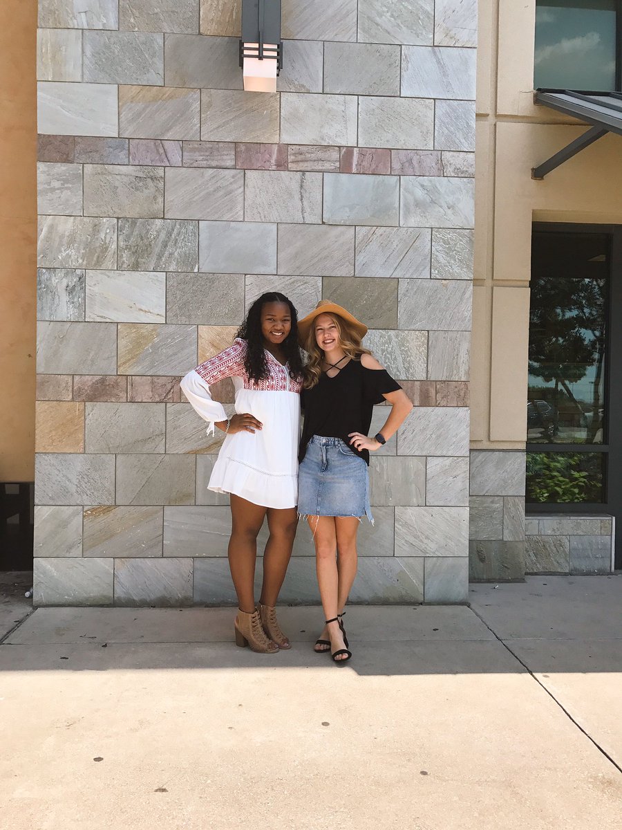 kennedylaurynm's tweet photo. my right hand, my go to💓 https://t.co/5WAikn0lur