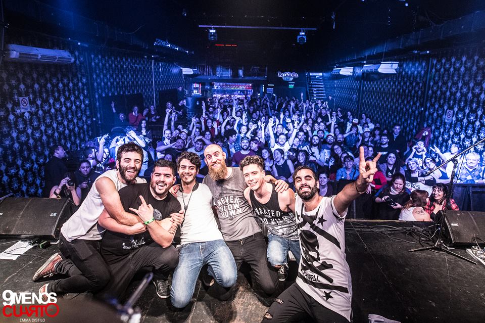 #Cobertura del show de <a href="/9menoscuarto/">9 M3NOS CU4RTO</a> en <a href="/TheRoxyArg/">The Roxy Arg.</a> bit.ly/2wTMAOG Una noche #AlPalo! Por <a href="/pipigambetta/">Mariano Gambetta</a> #ComoSuenanEstosPibes!!!