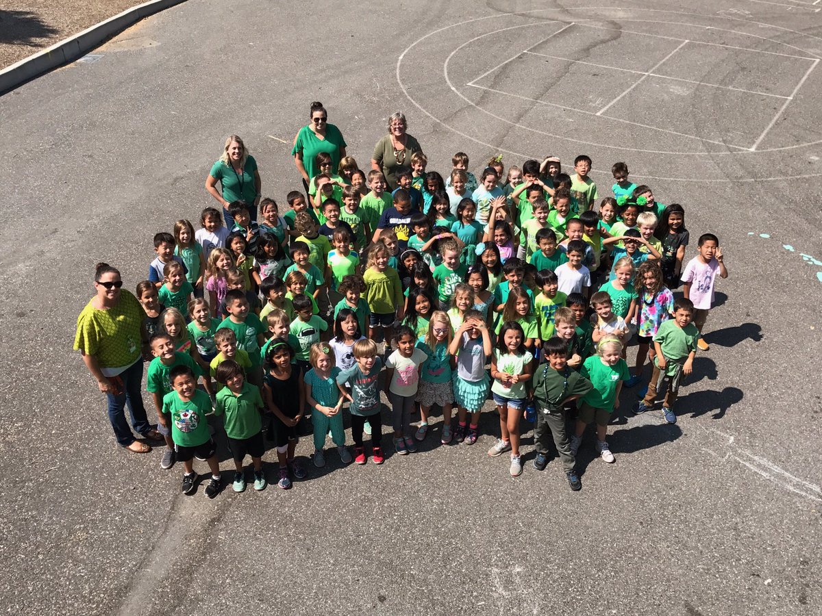 MsMarysMonkeys's tweet photo. Green and Blue day in 1st. We love color week! #GuadROARS #usdlearns https://t.co/ETOLOLEKde