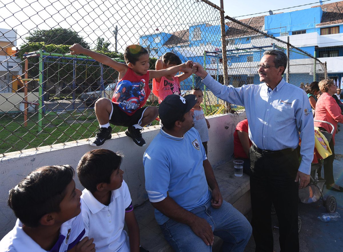 maricelaluna's tweet photo. Col. Los Príncipes luce diferente gracias a #PintaVertical de @SedeshuGto y en meses su #ParqueVecinal será espacio digno para las familias https://t.co/4yhZH5MDjX