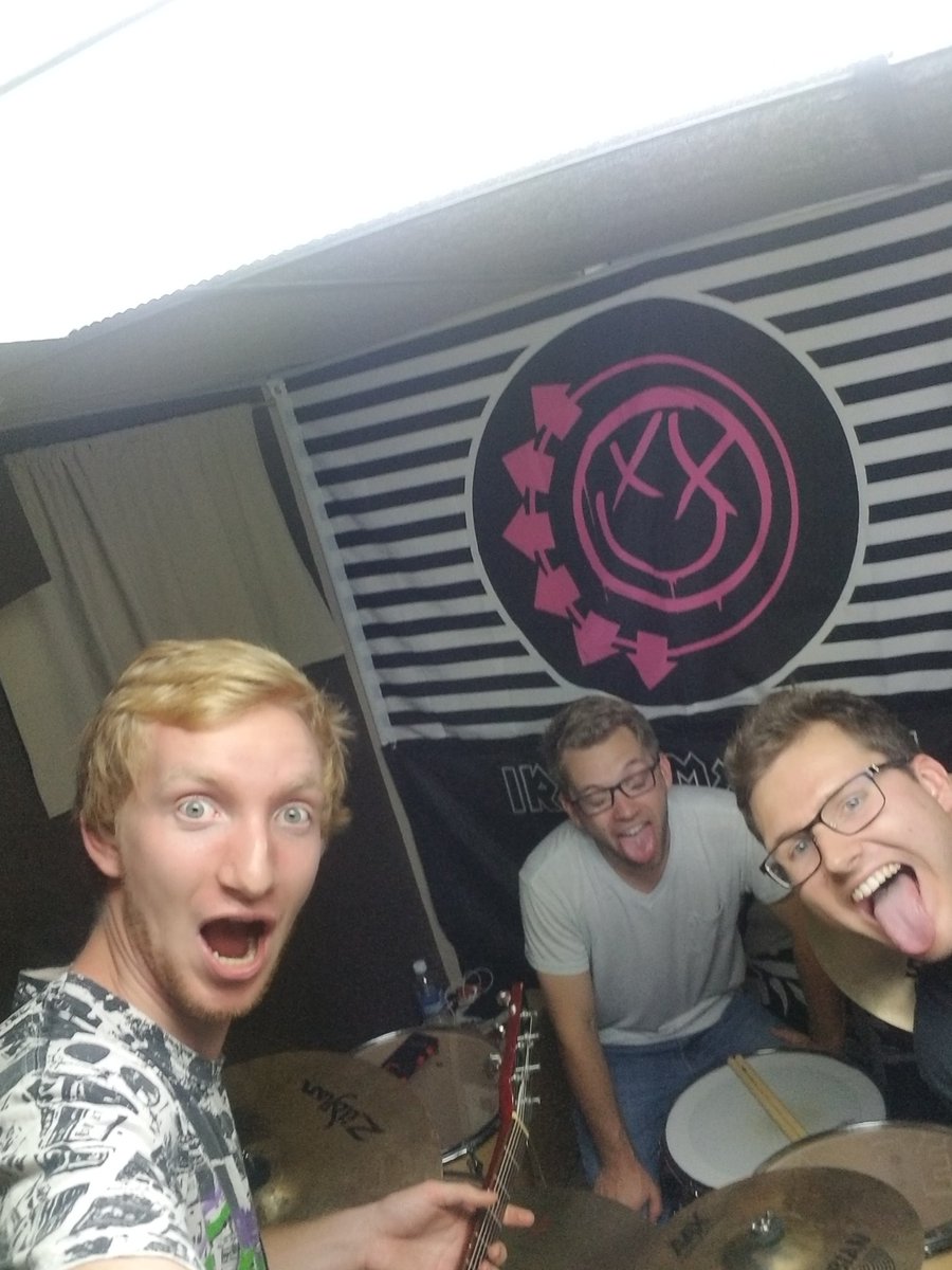 Just wrapped up a wicked practice! See you dirtbags at The Cavern on the 29th!

facebook.com/events/1480100…