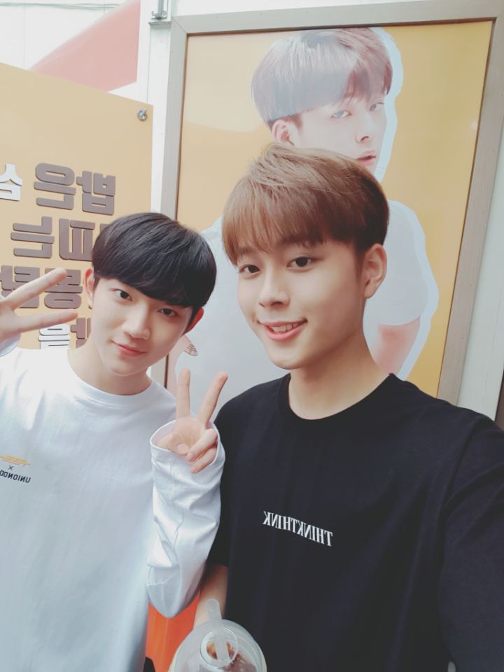 CUBE_YOOSEONHO's tweet photo. [#유선호] 이야~ 악동탐정스 d-day!! 앞으로가 더욱더 기대되는 우리 악동탐정스!!! 오늘 어땠나요????😃 https://t.co/4bRwShsEKg