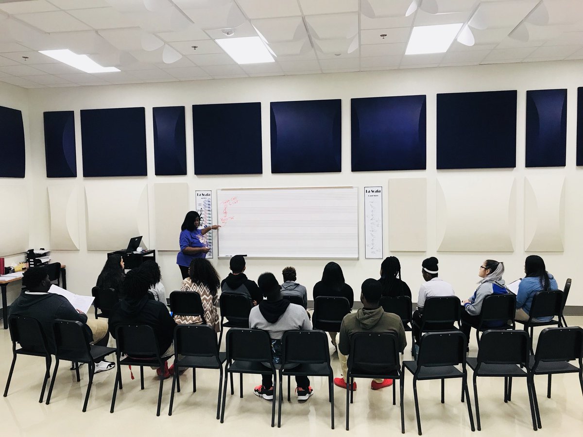 ChoirEhs's tweet photo. Teaching the new kids sight reading!๐ถ#choir #ehschoir https://t.co/HvEzdWVCuh