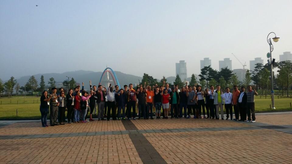 apcsummit2017's tweet photo. The mayors really enjoyed the early morning walk in the Hanbat Arboretum! https://t.co/ECYfz1PzxU
