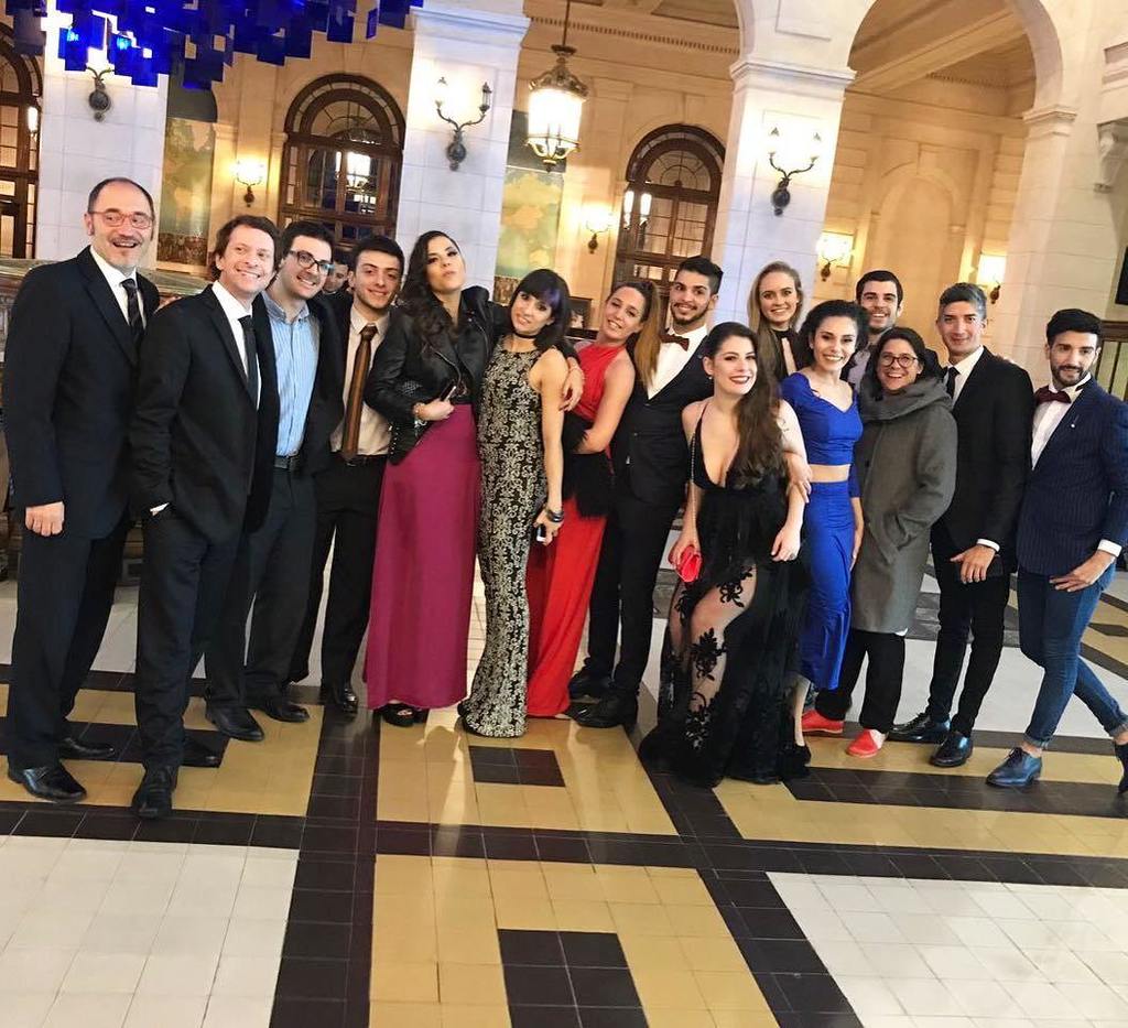 BarbiPerrone's tweet photo. Cautivos adorados en la entrega de los #PremiosHugo
Vamos por más!🎭💪🏻 @cautivaok *
*
#teatro #musical #teatromusic… https://t.co/sPwU2hpXl4 https://t.co/cSXTDhocOH