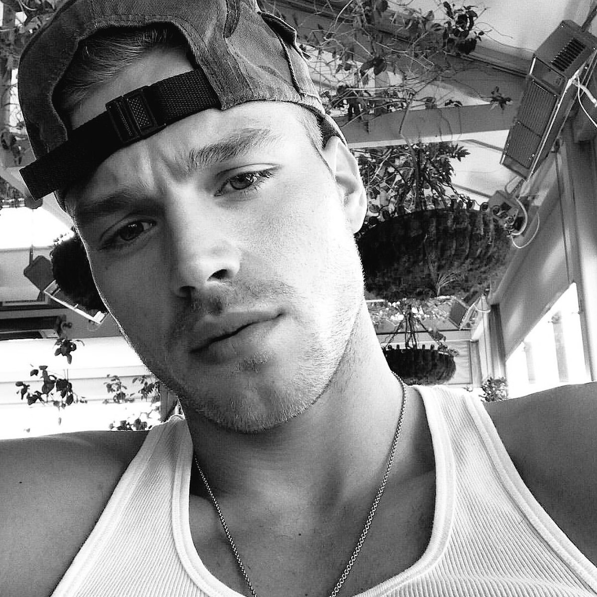 CUM4ASTRiD's tweet photo. mcm • my mother fucking daddy. you bring a side out of me no one else does. i enjoy every moment i get to spend with you to the fullest https://t.co/CuFQLhmml1