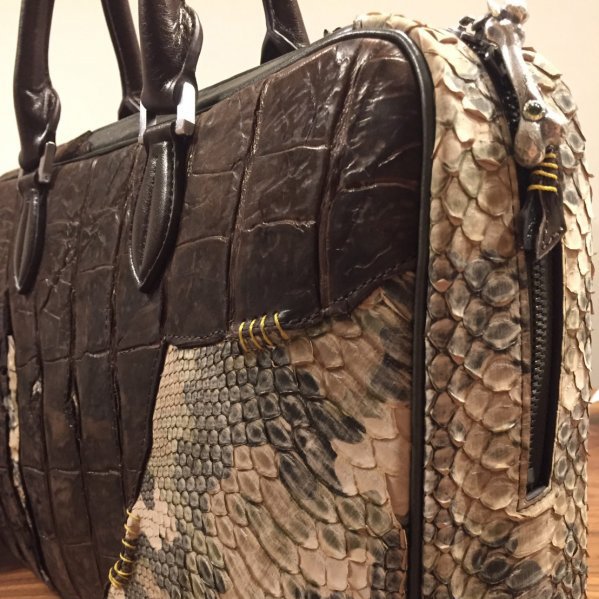 monster_jptk's tweet photo. 新作第三段!Chimera(Croco×Python×Cow)CAMOUFLAGE https://t.co/HVMe900gxx #madeinjapan #crocodile #Python #crocodilebag #Pythonbag #monster #モンスター https://t.co/gy51M4kfcs