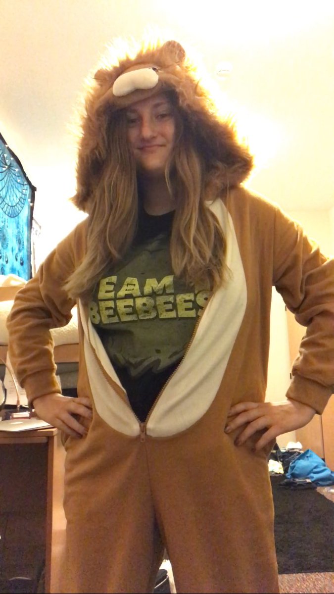 itskatiegorl's tweet photo. @BigCatDerek those #teamteegees people wish they were this cool. #teambeebees #impulsebuy #whyamilikethis ๐ฆ https://t.co/un5TpH1sJh
