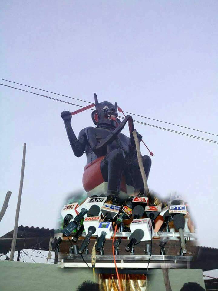 jassikaur29's tweet photo. ਇਹਦੀ ਨਾ ਚਿੱਠੀ ਲਿਖ ਦੇਵੇ ਕੋਈ ਵੀ ਕਾਲ ਬੰਨ ਰਖਿਆ,,ਤੇ ਸੂਤਰ ਲਭਦੇ ਫਿਰਨ ਵੀ ਇਹ ਬੰਦਾ ਕੋਣ ਐ ਜਿਸਦਾ ਬੁੱਤ ਐ।।
😂😂😂😂😂😂😂😂😂😂😂😂😂😂😂 https://t.co/SSVzc11p9z