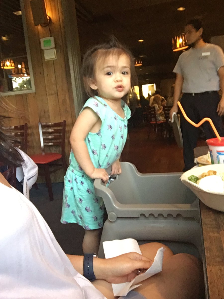 julietebow's tweet photo. Sometimes I do not understand why it's so difficult to get parents to behave at restaurants #soembarrassed https://t.co/GVPIJ8PUws