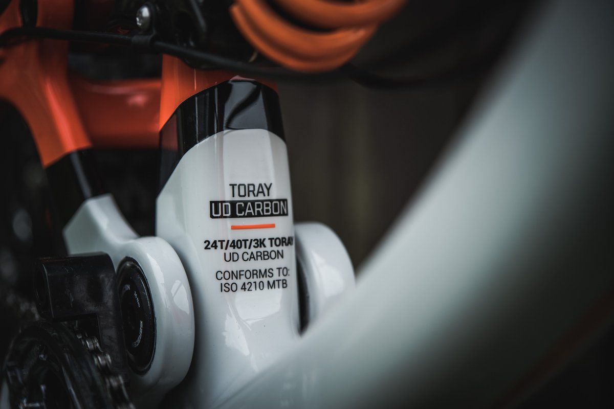 Saracen 2018 Myst >> bit.ly/2018Myst

Radical new look and updated spec, the Myst is a race bike pure and simple. No expense spared.