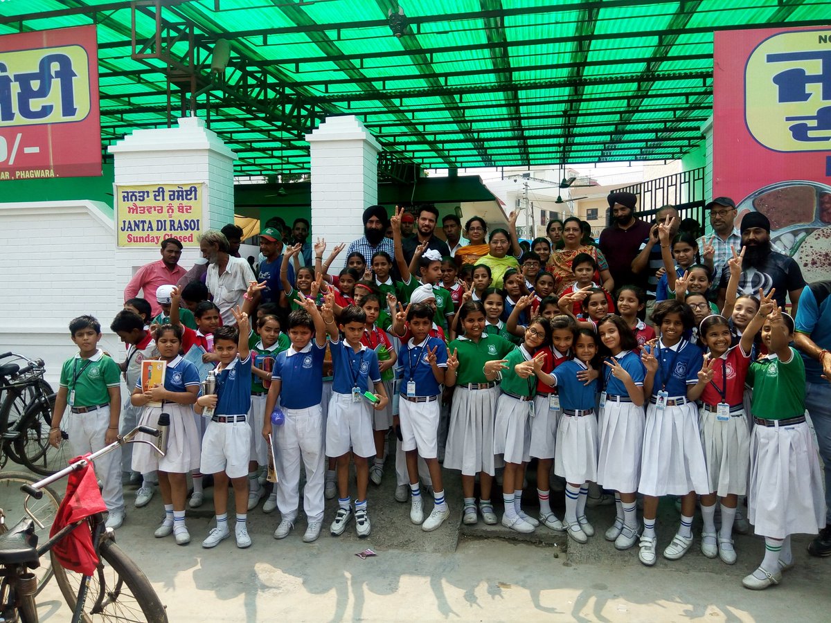 soniaknps's tweet photo. Grade4 Ss experienced society's contribution for SDG no.2 Zero Hunger via Janta ki rasoi #TechSDG @pkdhillon08 @florconforti1 @KnpsIndia https://t.co/oFReMFmSso
