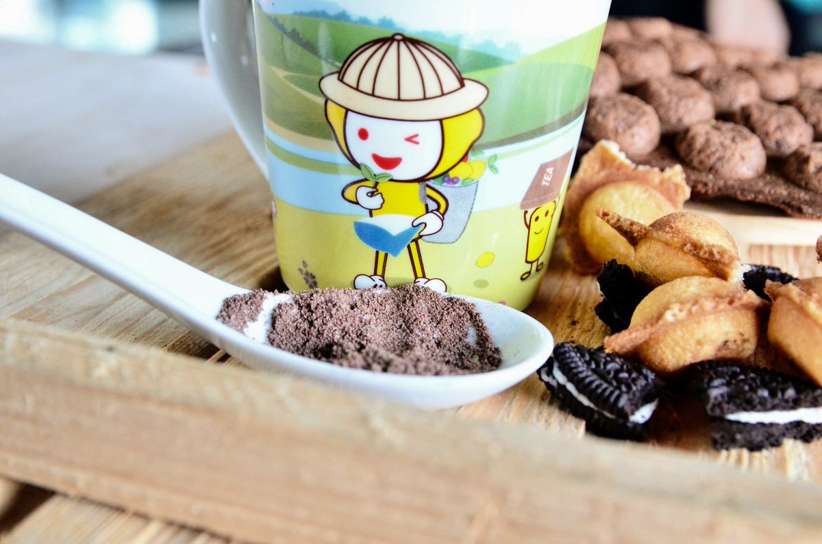 HappyLemonPh's tweet photo. Let Happy Lemon mug keeps both your coffee and day warm during these rainy days. Keep safe and dry! https://t.co/2E7U0i49nU