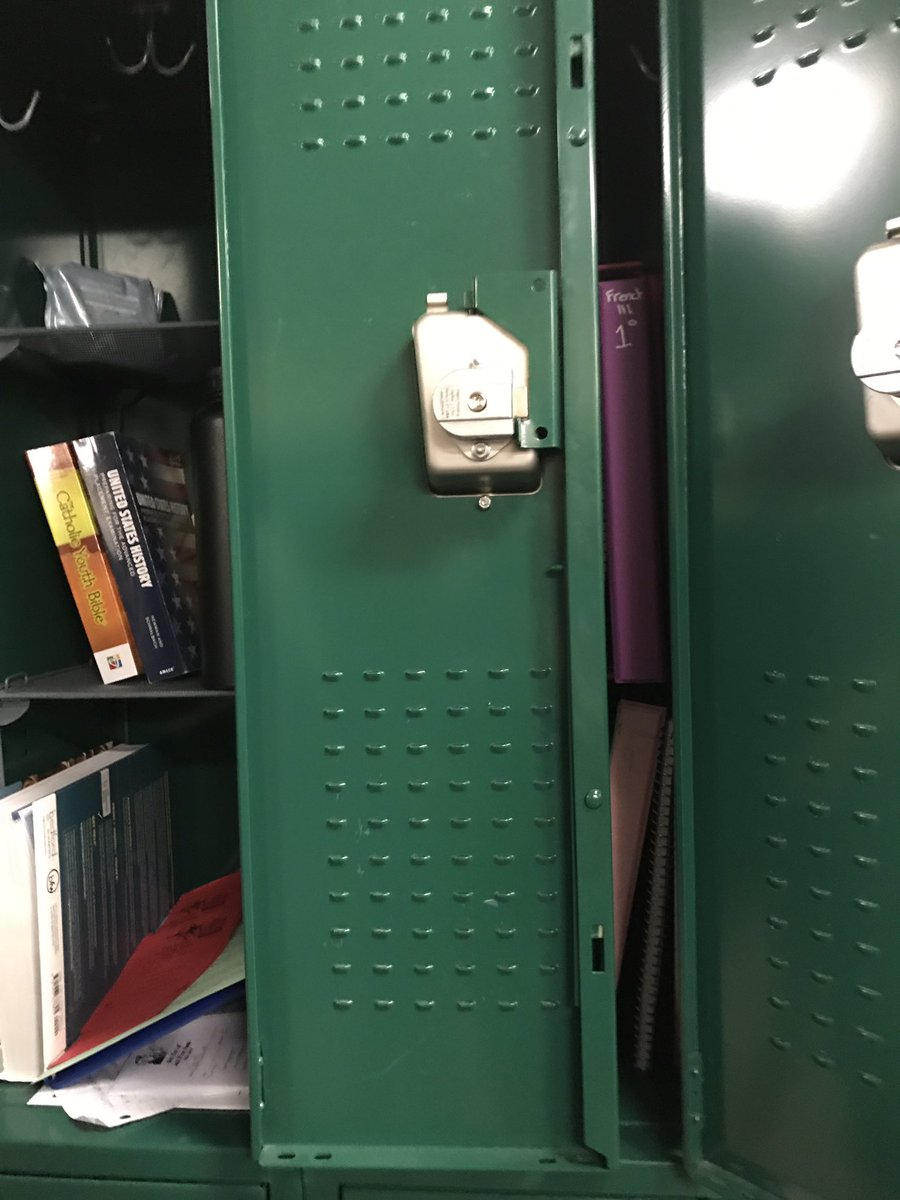 jdb35002067's tweet image. when chase won&apos;t let you get to your locker #seminarphotoshoot #BMCHSRenoNevada #lockerprobs