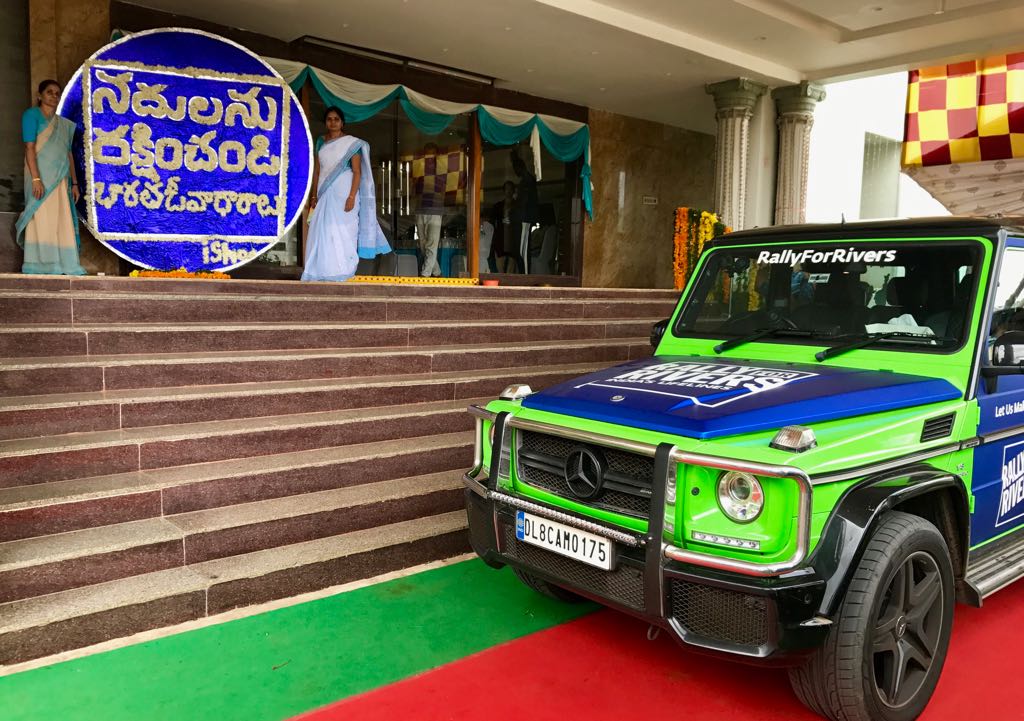 SadhguruJV's tweet photo. #RallyForRivers rolls into the Telugu heartland of ingenuity and entrepreneurship. -Sg @ncbn #Nellore #Vijayawada https://t.co/RPImHsjdXW