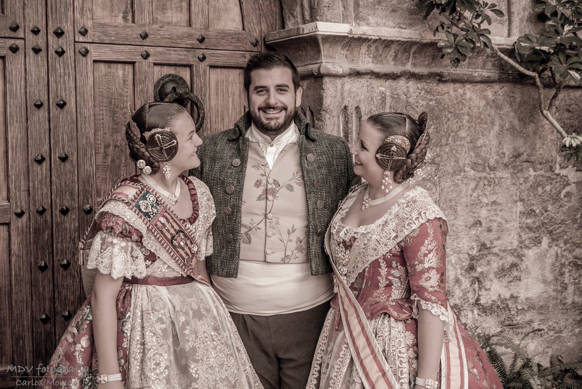 Familia #fallera #fallas #falleras #falla #fotografiafallera #valencia #valencianas #fotografia #valenciano #fallero #sanjuandelhospital