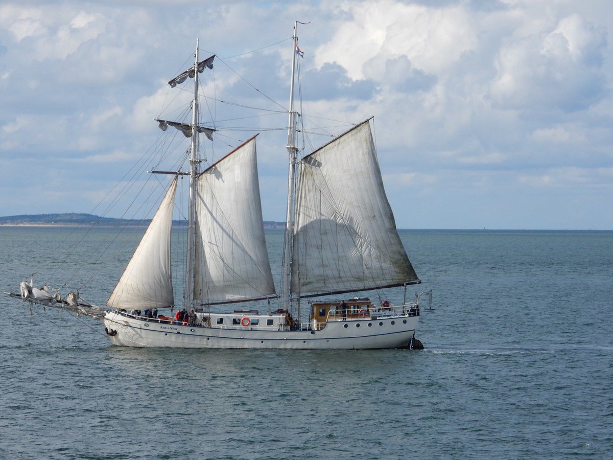 #Zeilschip Koh-I-Noor op de kiek gezet vanaf de veerboot naar de Waddeneilanden - #RederijVooruit #zeilen #zeiltocht #Waddenzee