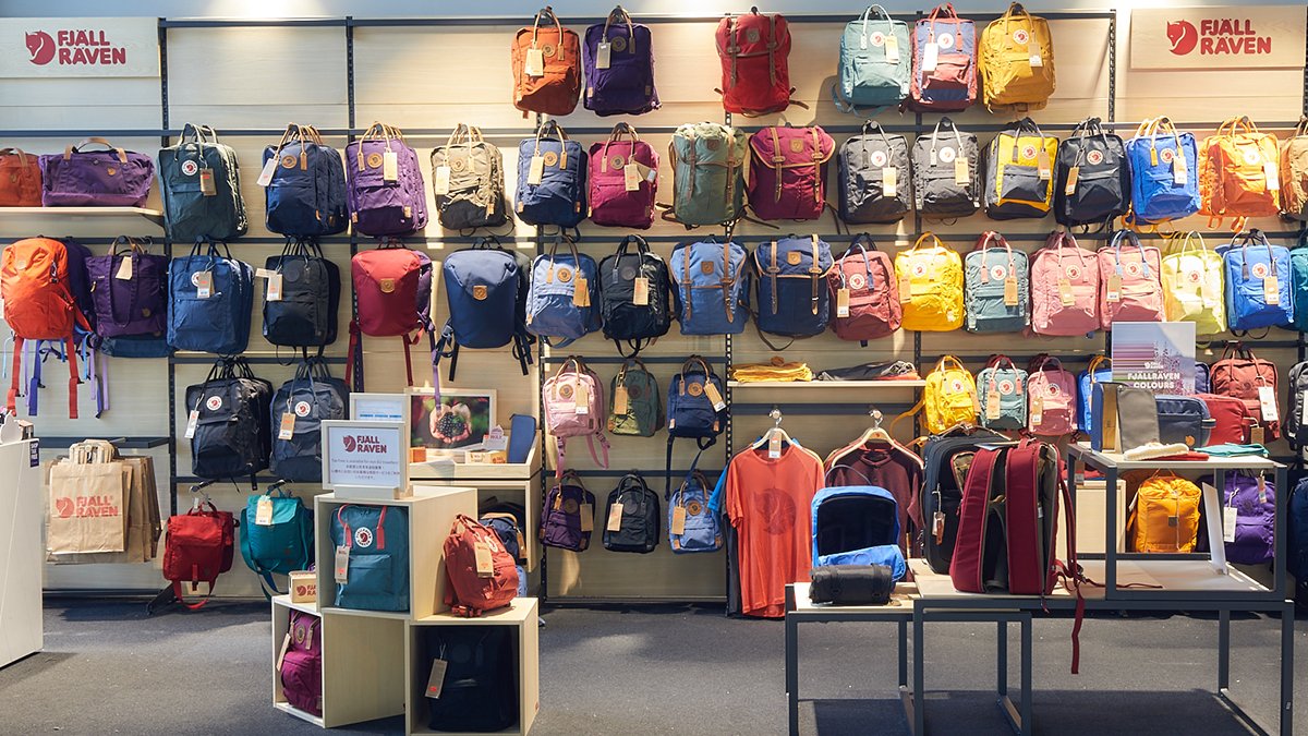 breedtegraad heroïsch telegram Helsinki Airport on Twitter: "You can now get Fjällräven Kånken-products at  gate 32 in Helsinki Airport. Go get yourself a classic!  https://t.co/ud4oILzd8B" / Twitter