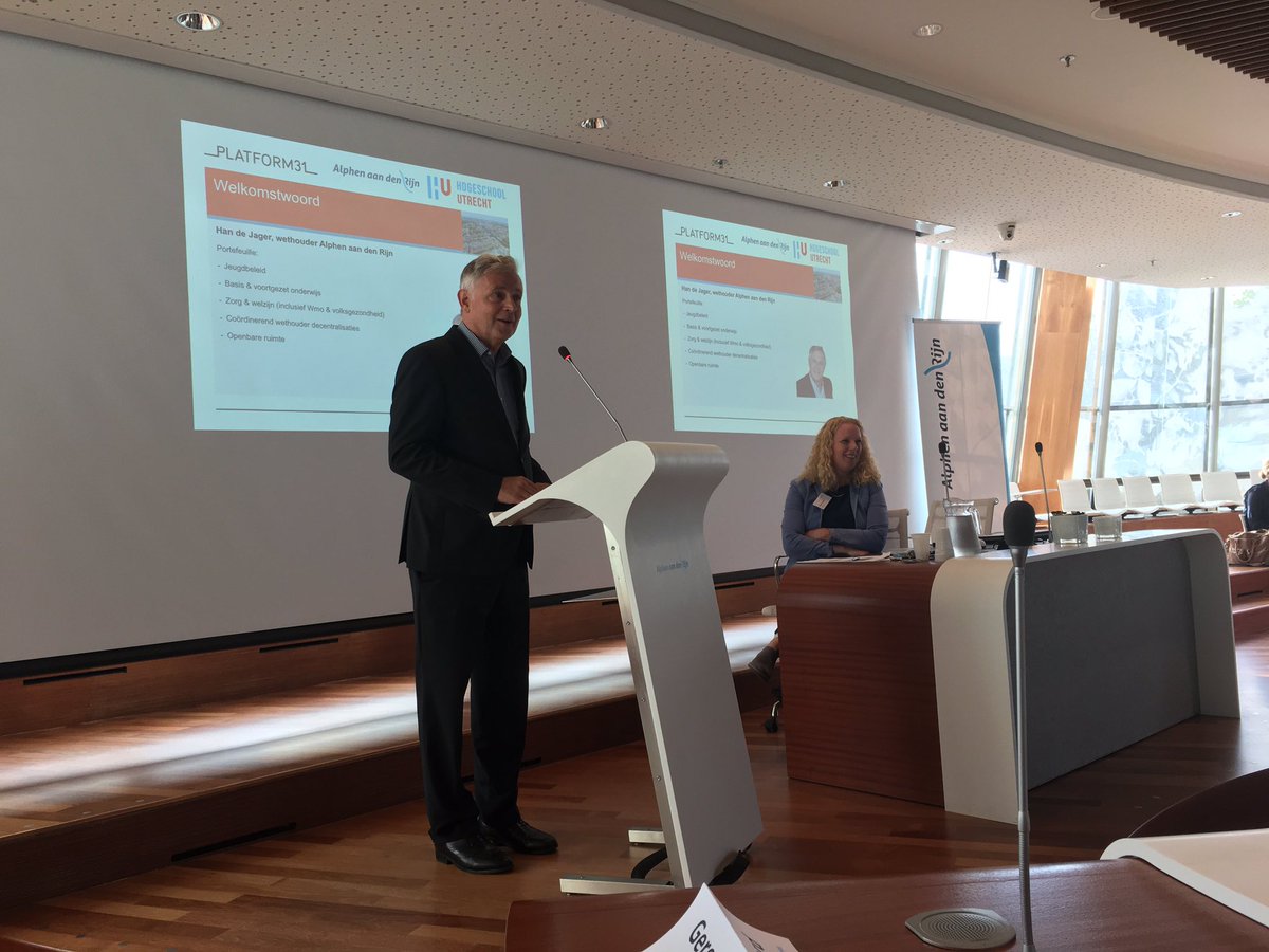 Wethouder Han de Jager van de gemeente Alphen ad Rijn opent de landelijke bijeenkomst over Mobility Mentoring <a href="/gemeenteaadr/">Alphen aan den Rijn</a> <a href="/Platform31/">Platform31</a>