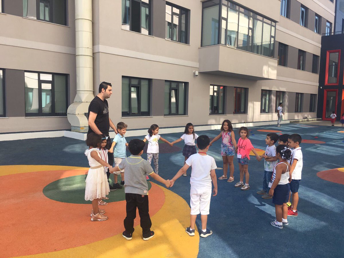 Birinci sınıf öğrencilerimizin oryantasyon süreçleri keyifli oyunlarla devam ediyor.