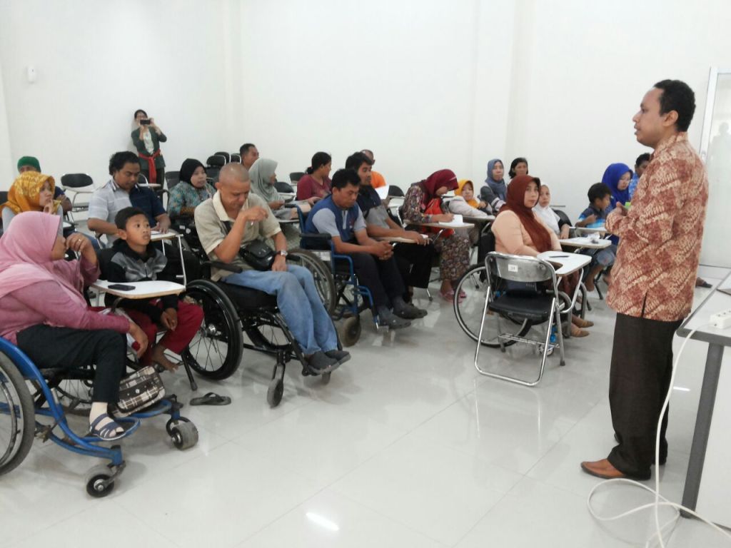 Puluhan Penyandang Difabel Belajar di STIEBBANK kampuspencetakpengusaha.com/artikel/puluha…