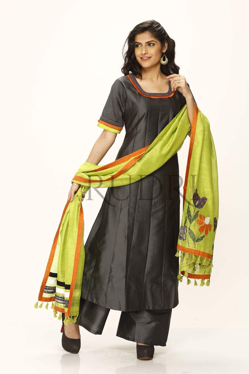 RudriIndia's tweet photo. Adorable,Classic & Affordable Exclusive Collection by Rudri
#Designers #Rudri #Rudrilabel #Onlineshopping #traditionalwear #MumbaiBloggers https://t.co/Zo0AAkqVCu