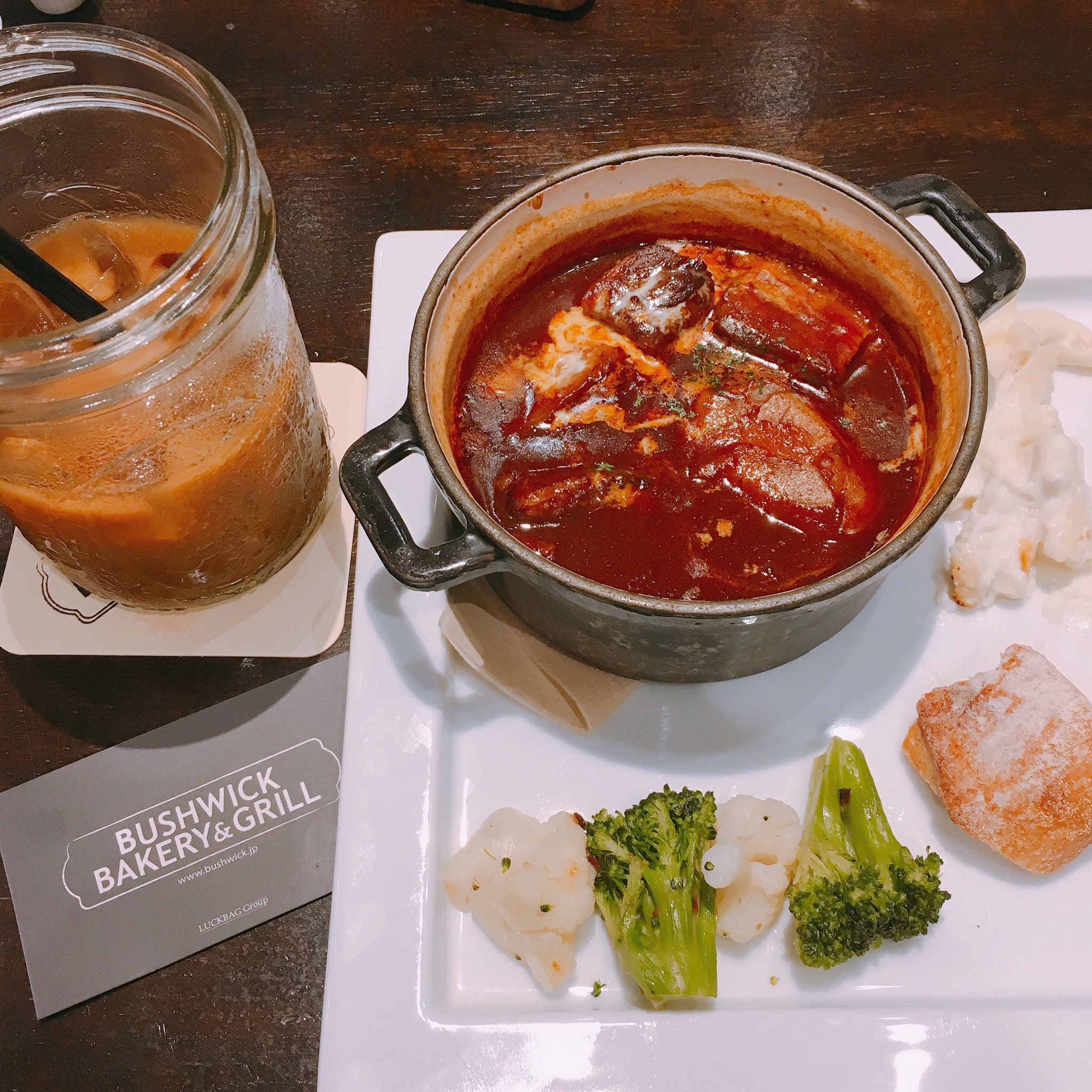 ちこさん Happyflowers Bushwick Bakery Grill In グランツリー武蔵小杉 大宮シェフのビーフシチュー パン６種盛り合わせ 他 パンはメゾンカイザー 食事はレストラン大宮の大宮シェフ 監修 パン美味しい ランチだと食べ放題だったみたい