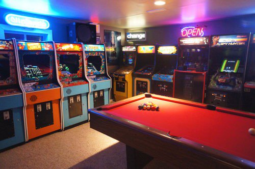 WiseBasementSys's tweet image. It&apos;s #VideoGamesDay - Have you ever dreamed of converting your basement into an arcade?

RT if you&apos;re a retro-games junkie! 🕹️👾