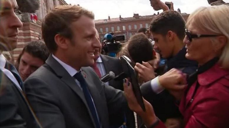 arretsurimages's tweet image. Le "bain de foule" de Macron à Toulouse : question de cadrage arretsurimages.net/chroniques/201…