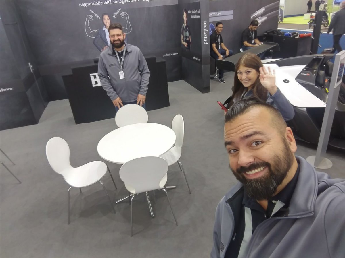 BUTSCH_KRM's tweet photo. #IAA2017 
***WIR SIND BEREIT***
Besuchen Sie uns, Halle 6.0 Stand B34 .
#pfälzerschorle #IAA #Frankfurt #jobsuche #Automotive https://t.co/ydXvbId9Wl