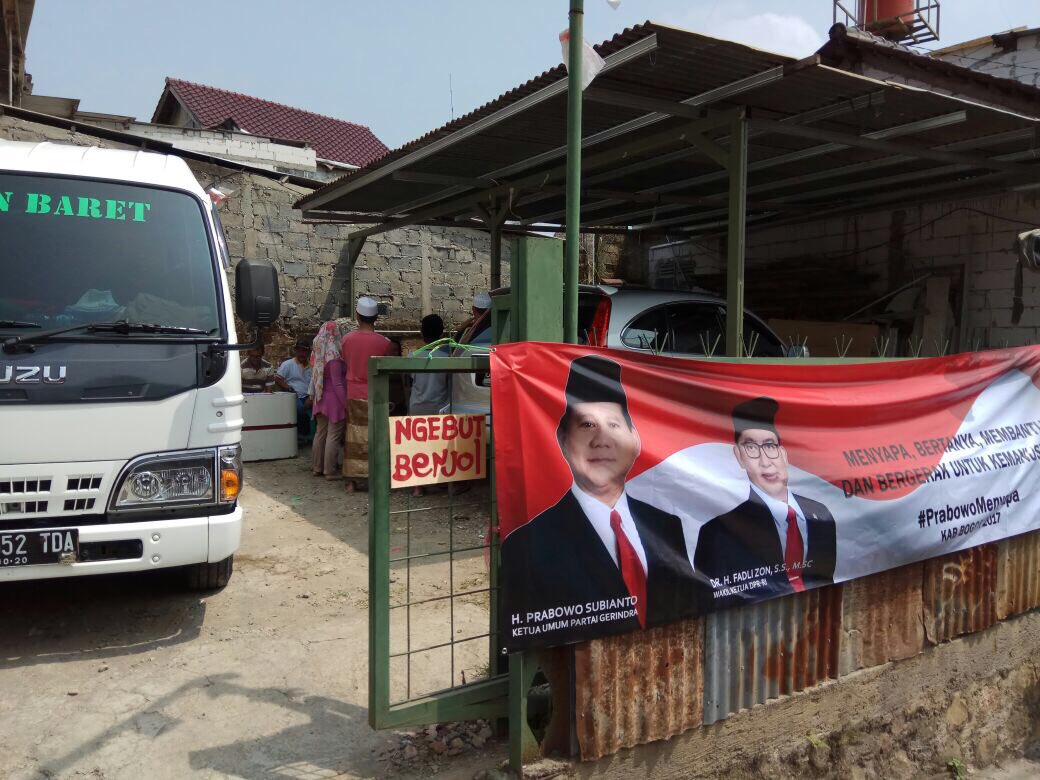 fadlizon's tweet photo. #Dokling @gerindra di Desa Gadog kec Megamendung #PrabowoMenyapa https://t.co/bO3zGaziqq
