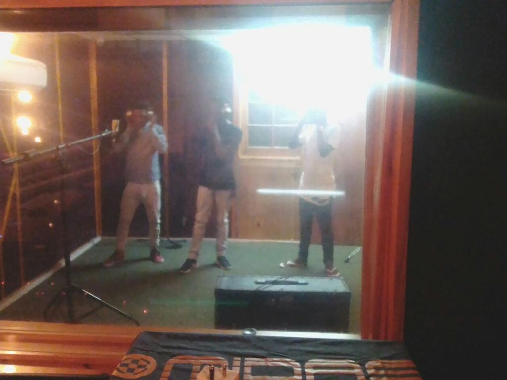 Reezyjay_SA's tweet photo. In  a ѕтυdιo cooĸιn ιѕн #Reezy#epιc тrade  an c"laтιve https://t.co/uleYDp3Rnq