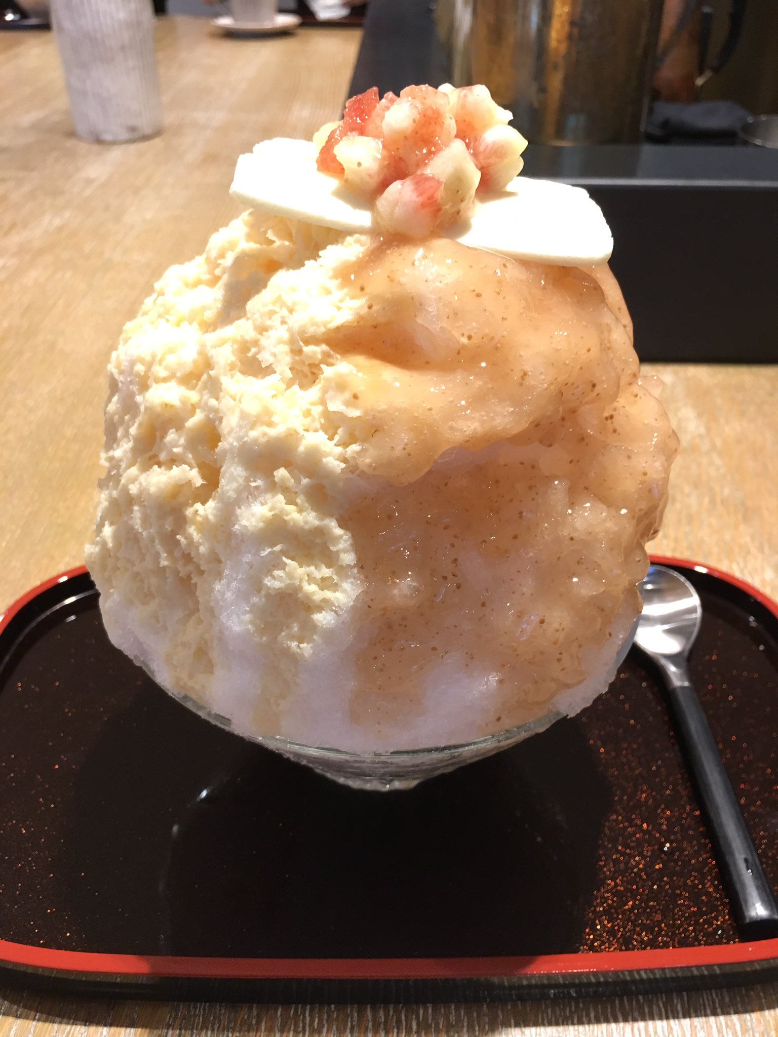 ん Line絵文字販売中 今日の かき氷 いちじくと白みそチーズみるく 味噌とコラボな素敵なお味 10月も季節限定かき氷を出すらしい 平日は17時までなので行くのが難しい Cobicoffe 古美珈琲 青山 かき氷 T Co