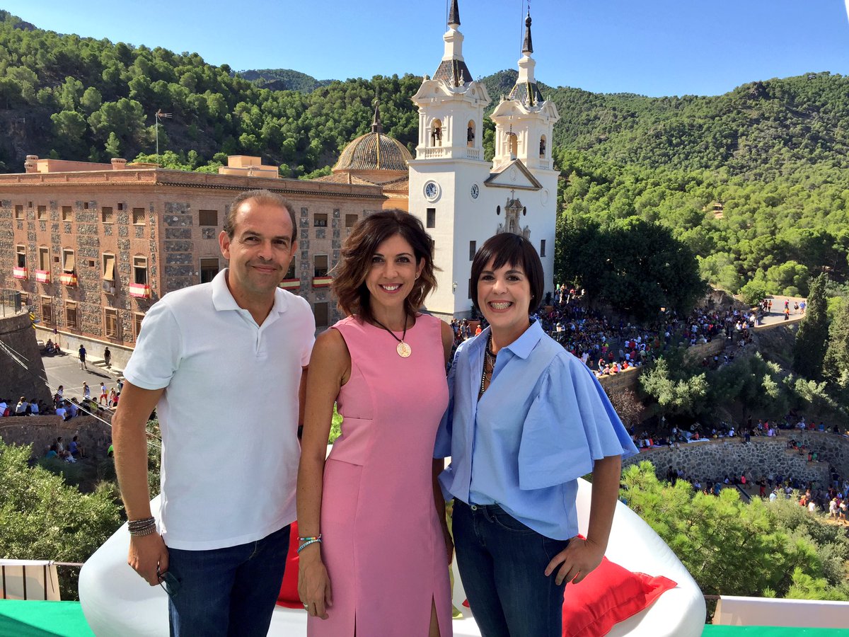Enca_talavera's tweet image. Ya estamos preparados para a partir de las 12 ofreceros en directo desde @La7_tv la Romería de #laFuensanta #LaMorenica @guillrmlorente