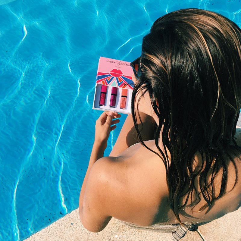 ¡Sácale partido a los últimos días de verano con un chapuzón refrescante y lleno de color con la colección #Velvet by <a href="/EliGrita/">Eli Grita</a>!
@Monica_TBM