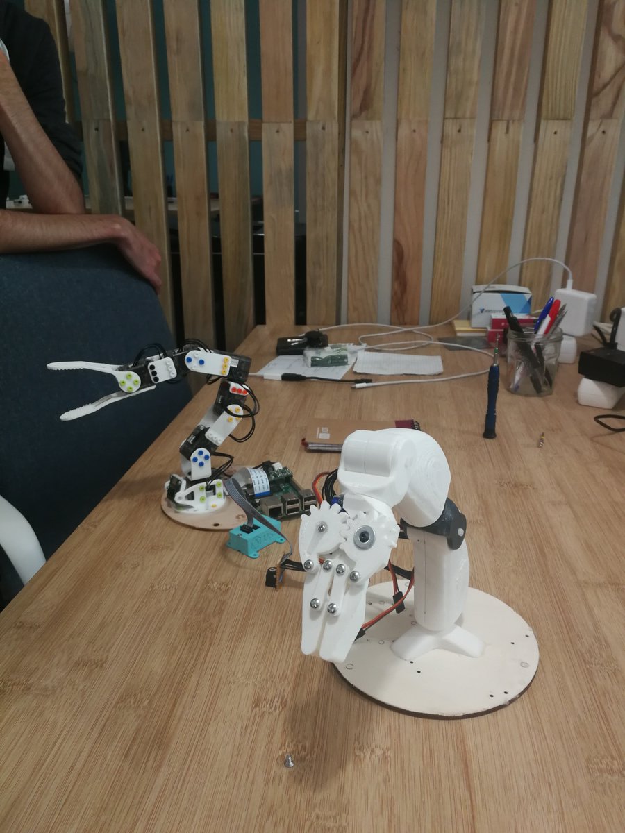 pollenrobotics's tweet image. Hey ! Demain c&apos;est la rentrée de l&apos;#Aperobot Bordeaux avec la presentation d&apos;un nouveau #robot ;) =&amp;gt; meetu.ps/3clJRS