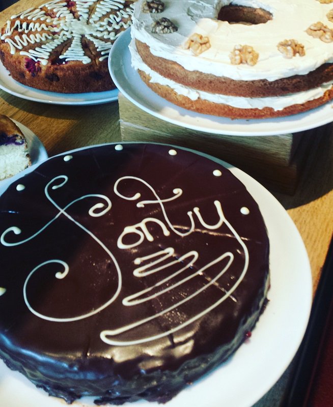 We bake cakes to order!
Whether fruity or chocolatey, get in touch and tell us what you like: ow.ly/2bS930eYWRy 
🍰🎂