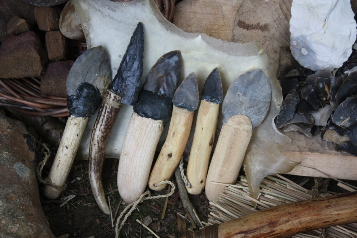 woodlandways's tweet photo. We've got places left for our #FlintKnapping and #BoneWorking weekend on 17th November in #Oxfordshire - https://t.co/06R8APnnHO #bushcraft https://t.co/GZ6ekAshb3