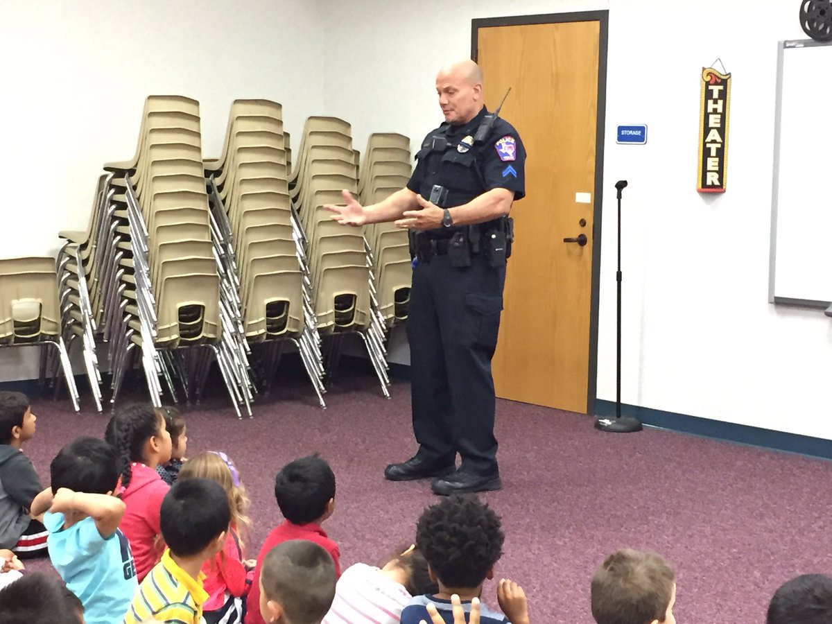 KerrComets's tweet photo. @KerrComets #kindergarden learn about @AllenPD from Officer Danko. #CommunityHelpers https://t.co/0cCBIrAzq8