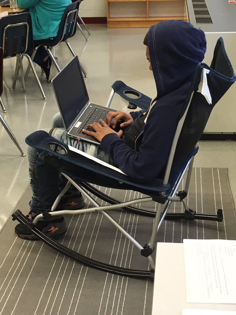 MsDushokMath's tweet image. Dr. Oehrlein&apos;s Geosystems students learn about fossils through touch and movies @BryantFCPS @FCPSR3 #studentcentered #multiplemodalities