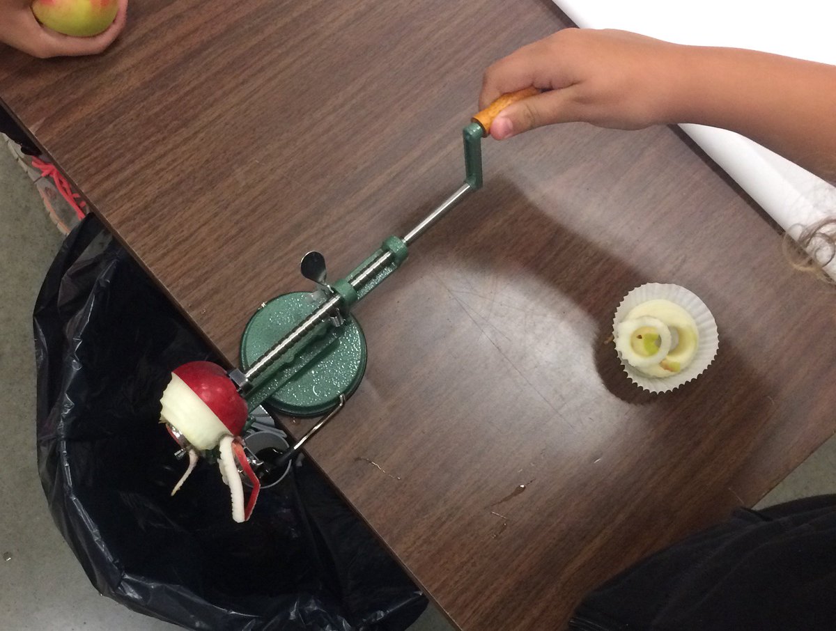 LDCSB_HPE_Rec's tweet photo. Students from @SVDPStrathroy "spiralizing" apples to #boostfruits&amp;veggies @MiddlesexHKCC  @MLHealthUnit https://t.co/H6MVREhe9u