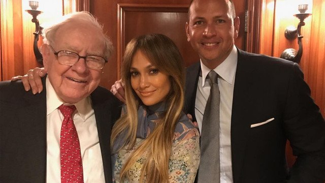 Jennifer Lopez sang Happy Birthday to Alex Rodriguez s friend Warren Buffett
 