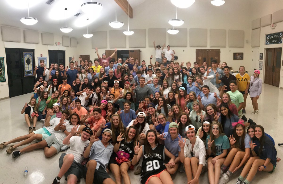 SANYOUNGLIFE's tweet photo. @ChurchillYL @YoungLifeMac @jhsyounglife &amp; Castle Hills...we had the best night last night!!!! https://t.co/CVItfCzFQ8