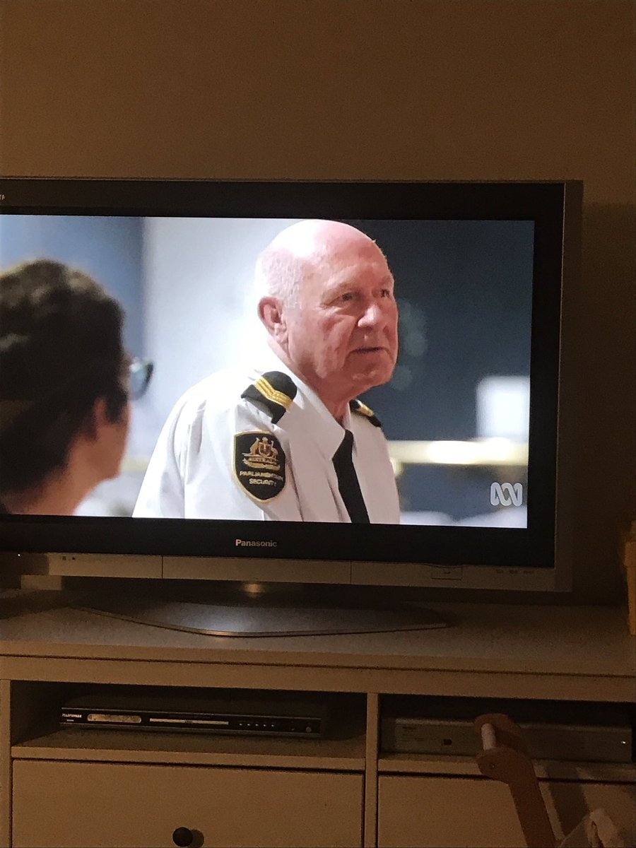 Do we know if Stewart is a relative of Tony Windsor?? @annabelcrabb #thehousetv