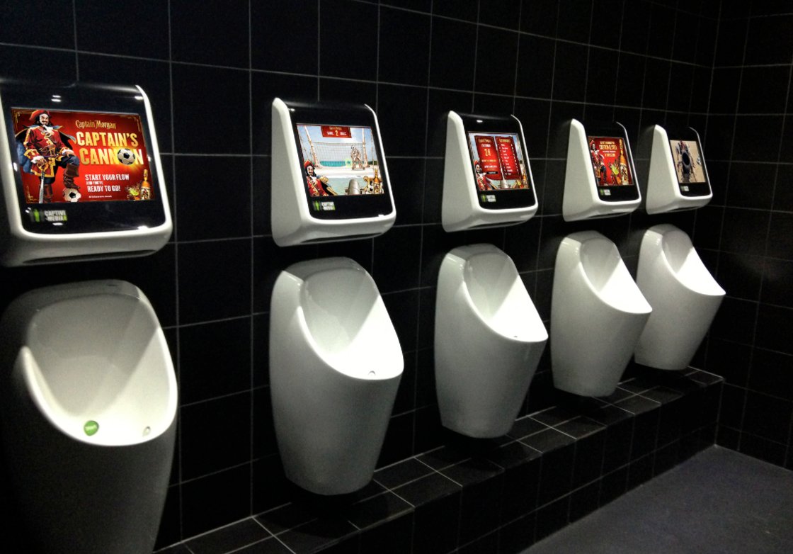 Alice_TOAD's tweet photo. This counts as gaming, right?! @Captive_Media I wish I could give this a go! #DOOH #OOH #VideoGamesDay 🎮👾 https://t.co/Jr8qpx8YNa