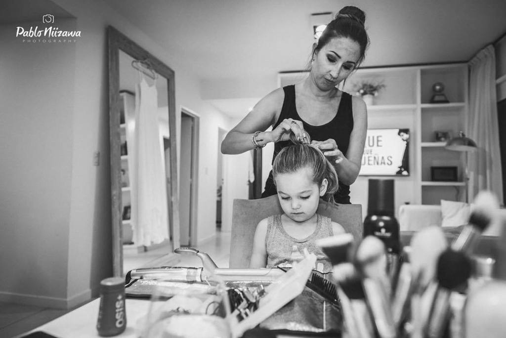 LoMakeUpStudio's tweet photo. Princesitas 👸🏼
Hermosa la hija de Mica preparándose para la boda de su mamá 👰🏻
Peinado por mí #LoMakeUpStudio #Nov… https://t.co/71HDdFIUms https://t.co/VRSnnqrBCO