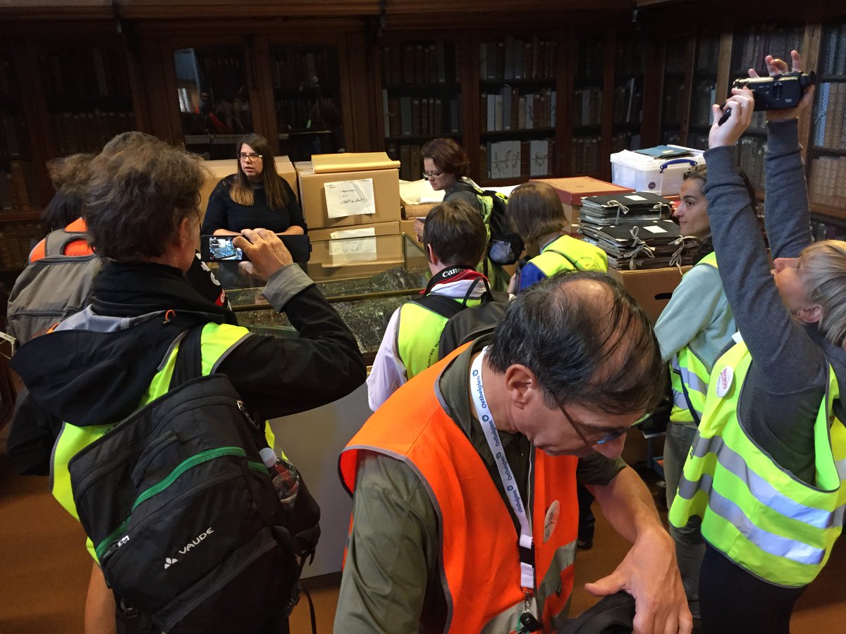 PaulThir's tweet photo. Cycling for libraries (https://t.co/nDKJtlR5sk) fait une étape à @ULgLibrary pour découvrir #OA et #numérisation https://t.co/ewI80vs76s