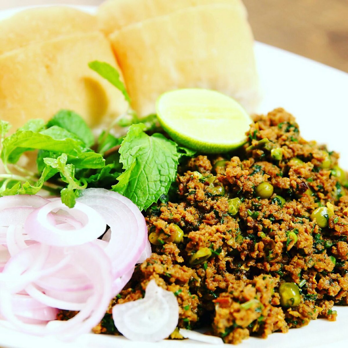 Keema Pav anyone? Try #AlfFarms #ChickenMince. It's also perfect for kebabs, cutlets or burger patties! Order from bit.ly/2w3MjaE